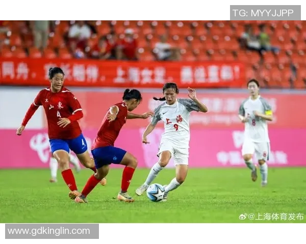 足球专题：聚焦上海足球队的配合